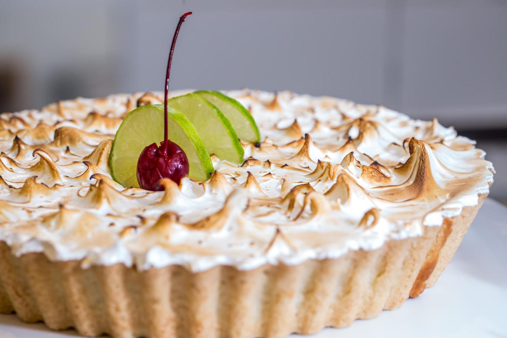 Blue Tree Thermas De Lins Resort Eksteriør bilde Key lime pie