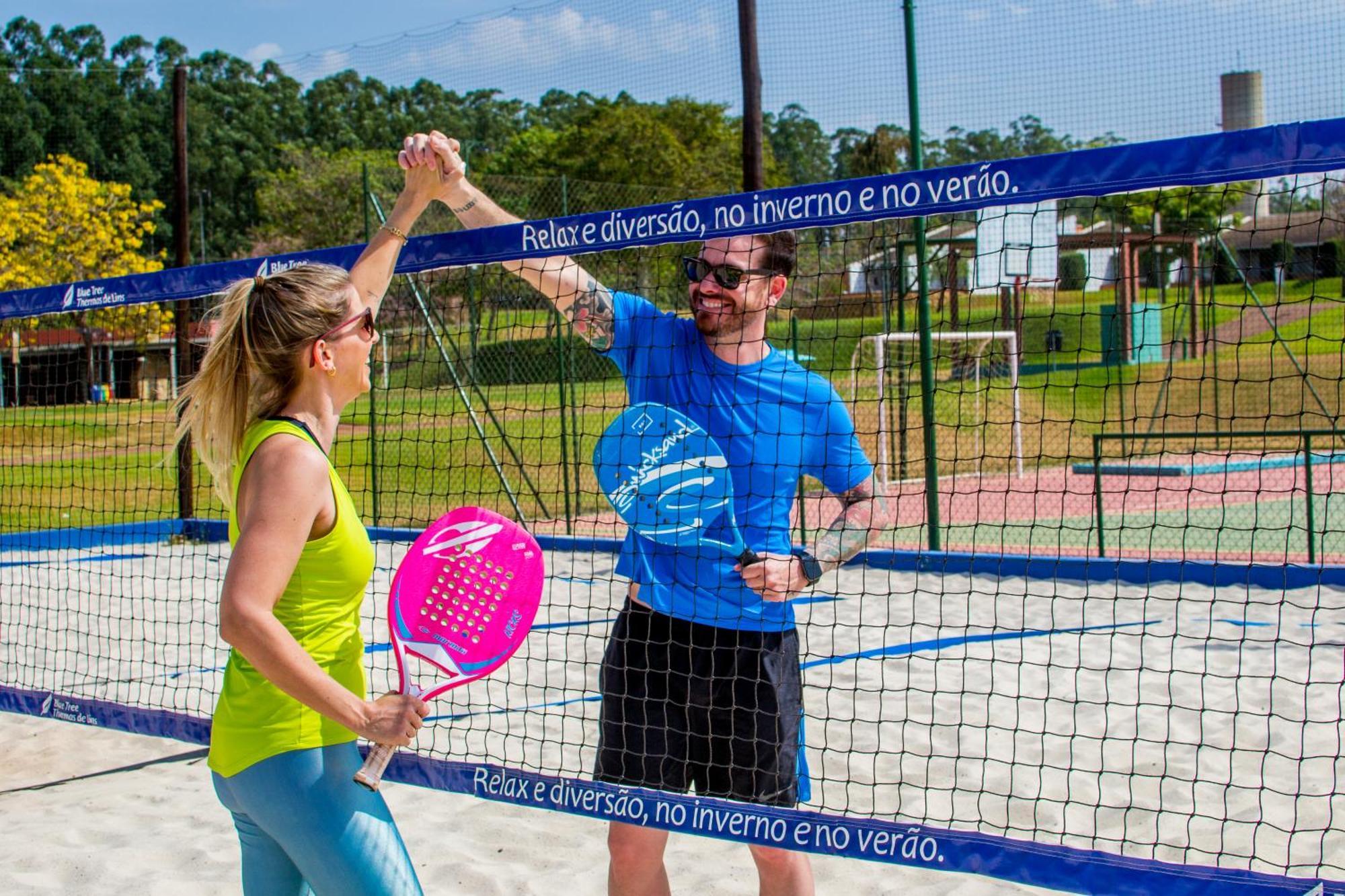 Blue Tree Thermas De Lins Resort Eksteriør bilde A paddle tennis player