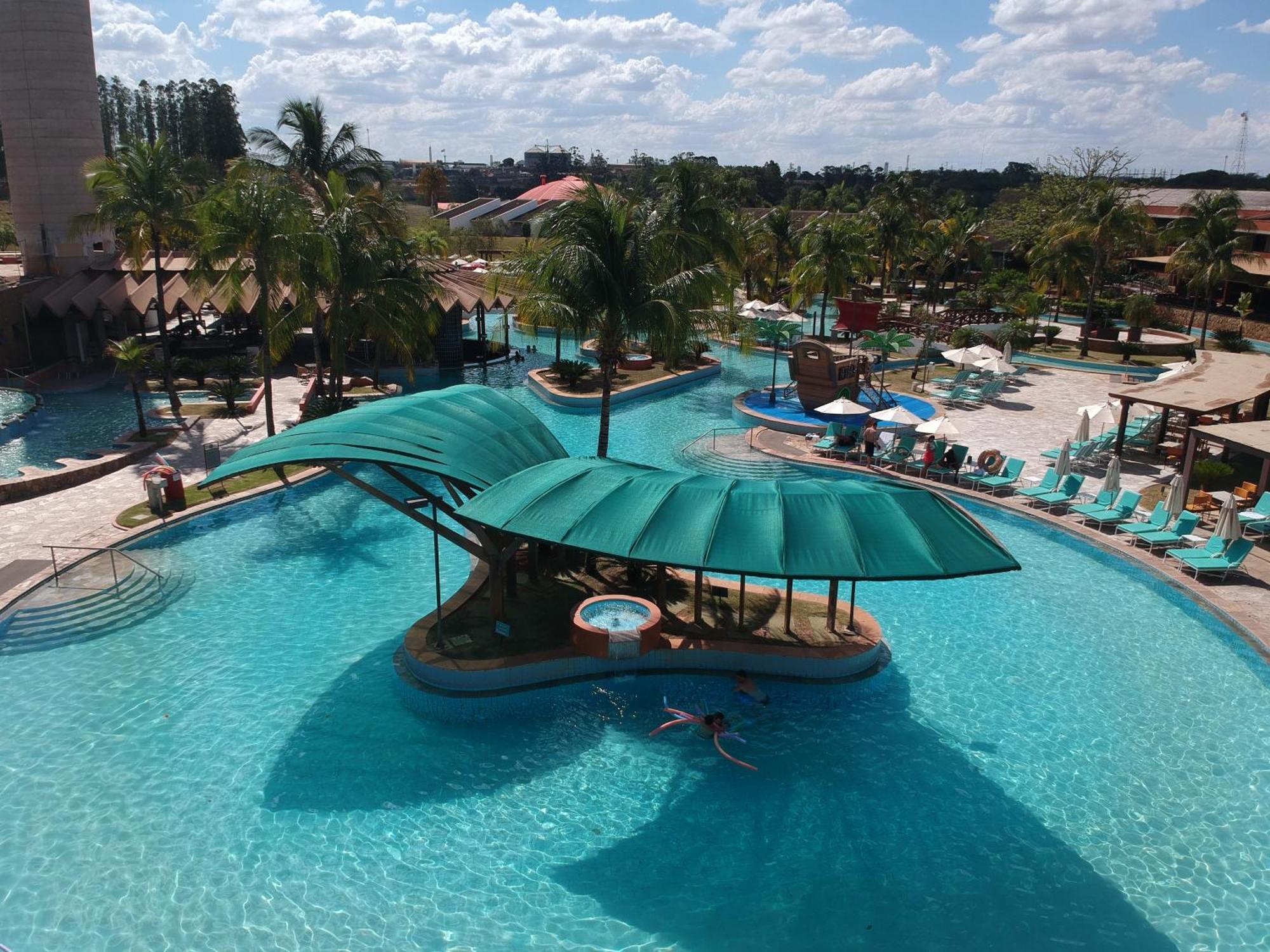 Blue Tree Thermas De Lins Resort Eksteriør bilde The swimming pool at the Hard Rock Hotel